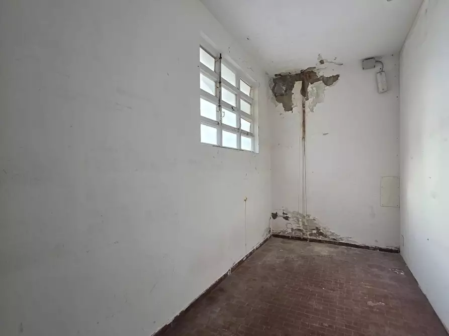Immagine 7 di Locale commerciale in affitto  a Santa Croce Sull'arno