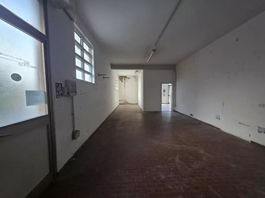 Immagine 6 di Locale commerciale in affitto  a Santa Croce Sull'arno