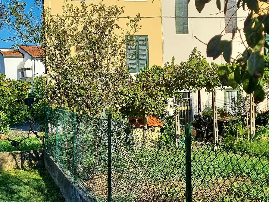 Immagine 33 di Casa bifamiliare in vendita  a Pisa