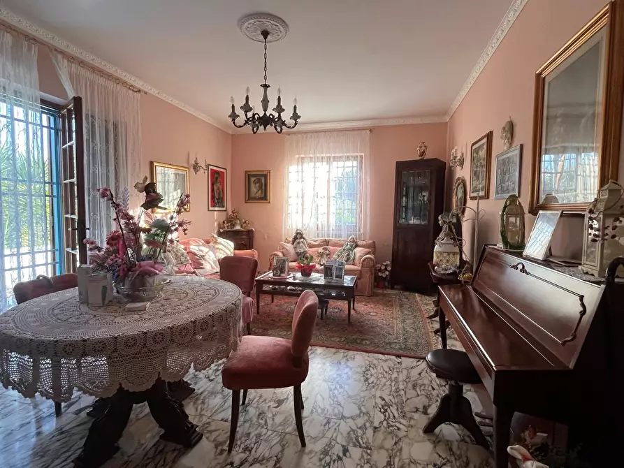 Immagine 8 di Villa in vendita  a Seravezza