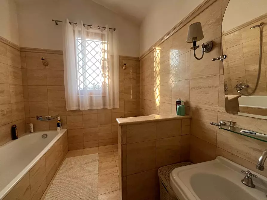 Immagine 14 di Villa in vendita  a Seravezza