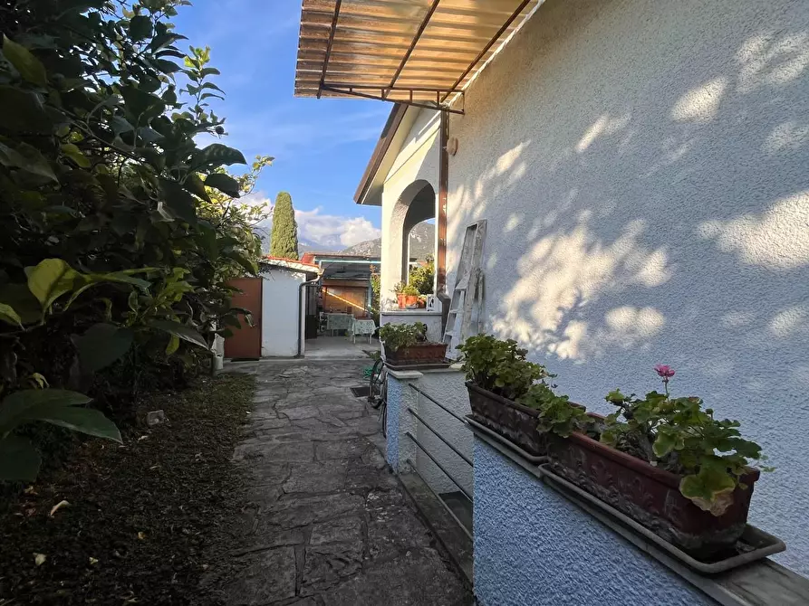 Immagine 15 di Villa in vendita  a Seravezza