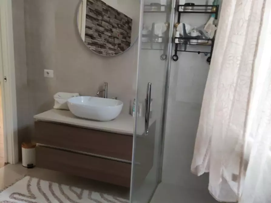 Immagine 9 di Villa in vendita  a Carrara