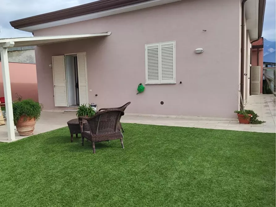 Immagine 1 di Villa in vendita  a Carrara