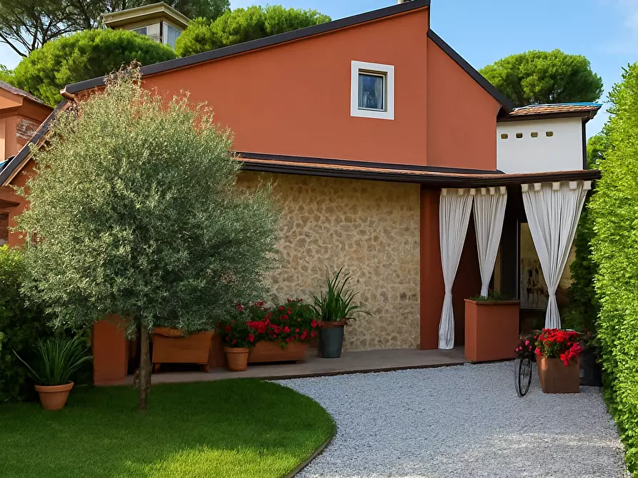 casa indipendente in vendita a Camaiore in zona Lido di Camaiore