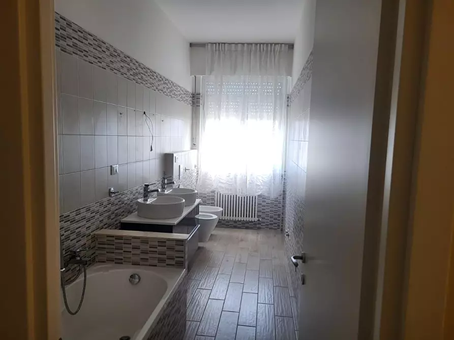 Immagine 21 di Appartamento in vendita  a Carrara