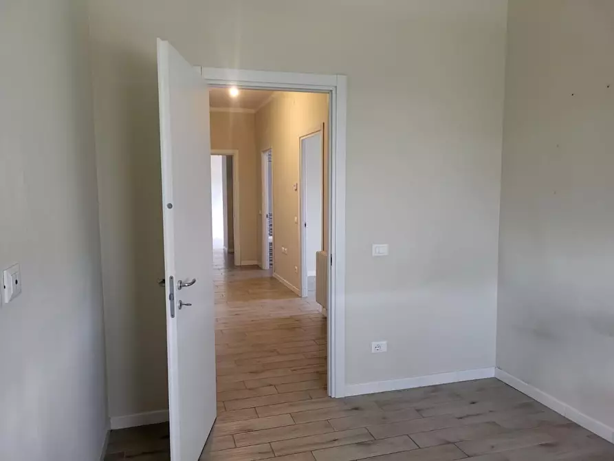 Immagine 12 di Appartamento in vendita  a Carrara