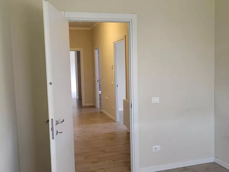 Immagine 16 di Appartamento in vendita  a Carrara