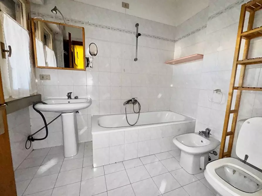 Immagine 43 di Villetta a schiera in vendita  a Vecchiano