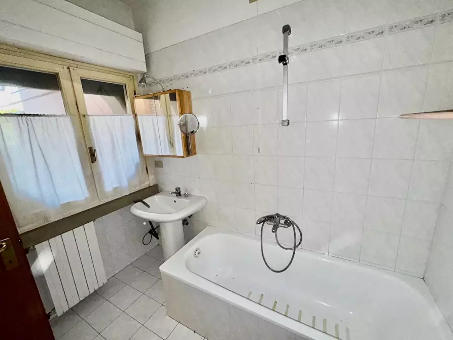 Immagine 44 di Villetta a schiera in vendita  a Vecchiano