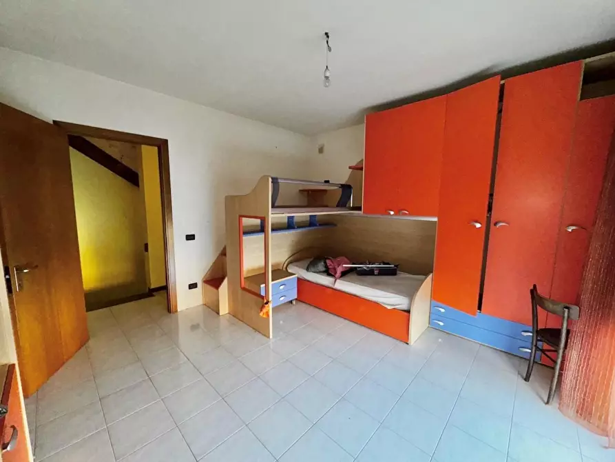 Immagine 38 di Villetta a schiera in vendita  a Vecchiano