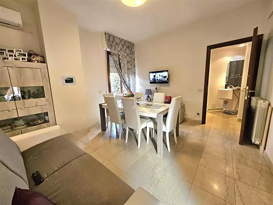 Immagine 3 di Appartamento in vendita  a Massa