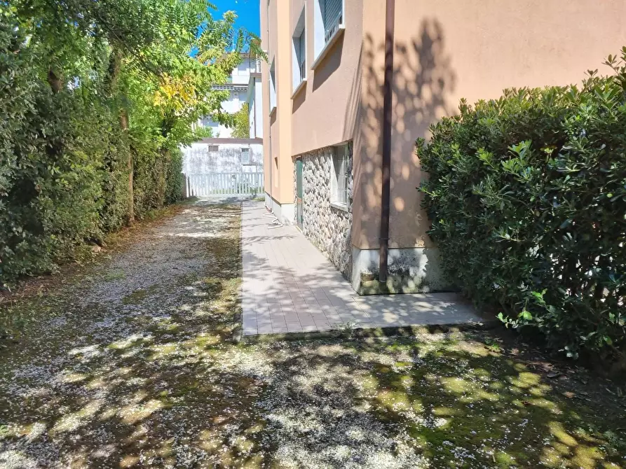 Immagine 26 di Appartamento in vendita  a Massa