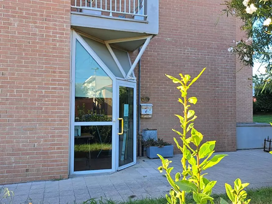 negozio in vendita a Rosignano Marittimo in zona Rosignano Solvay