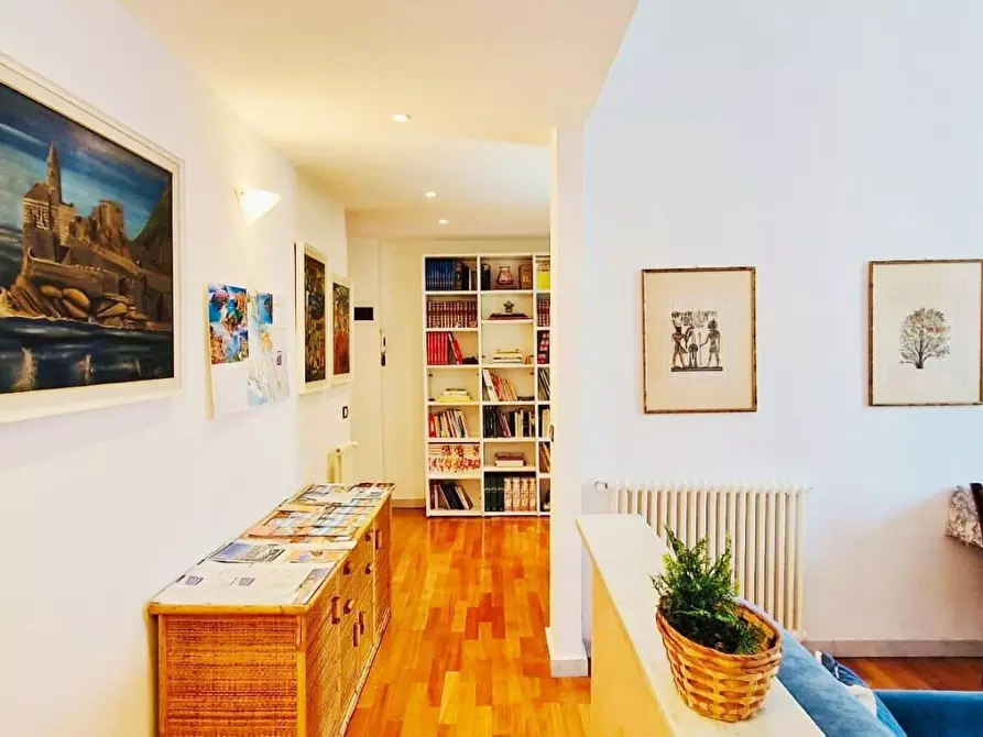 Immagine 1 di Appartamento in vendita  a La Spezia