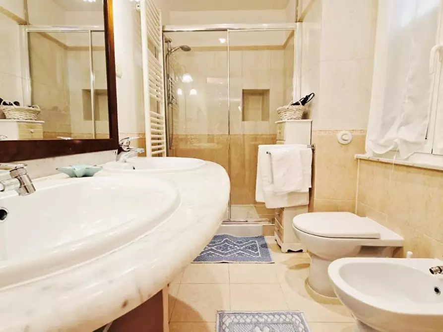 Immagine 11 di Appartamento in vendita  a La Spezia