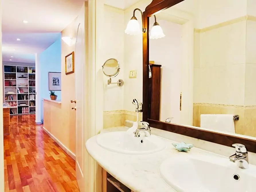 Immagine 5 di Appartamento in vendita  a La Spezia