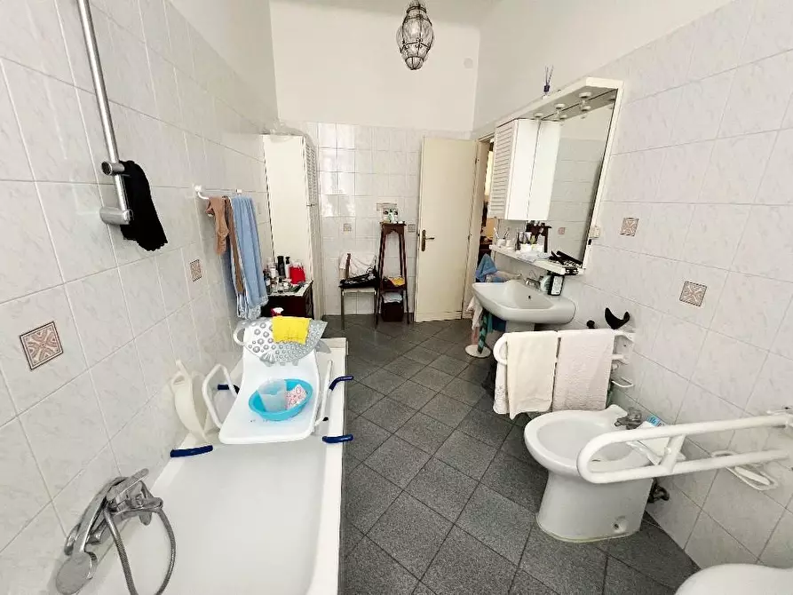 Immagine 6 di Appartamento in vendita  a La Spezia