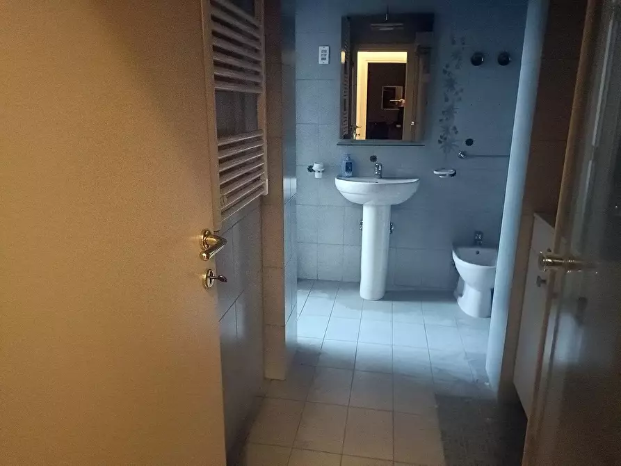 Immagine 18 di Appartamento in vendita  a Carrara