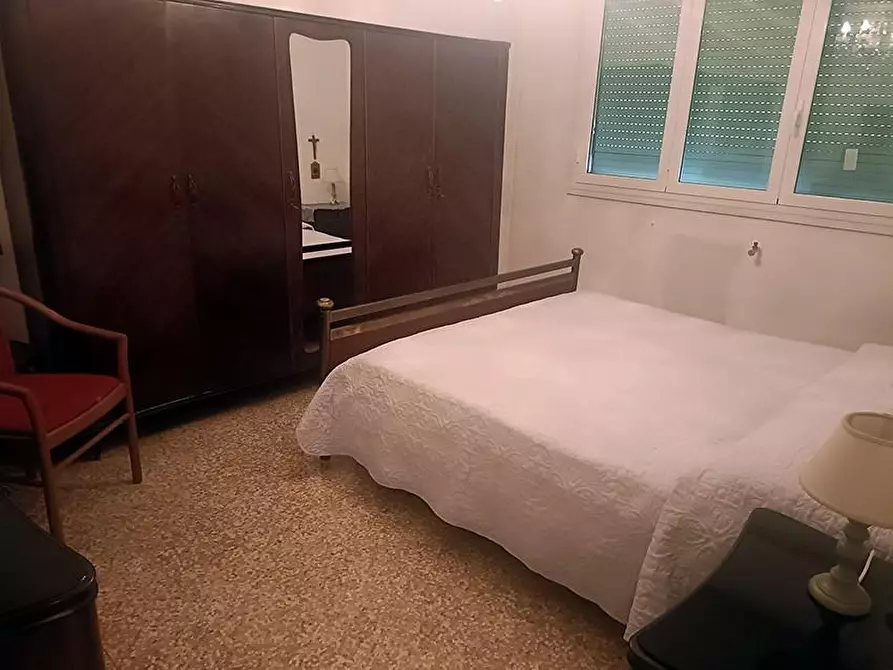 Immagine 10 di Appartamento in vendita  a Carrara