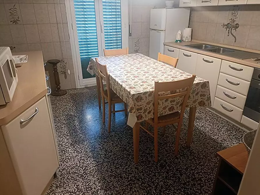 Immagine 3 di Appartamento in vendita  a Carrara