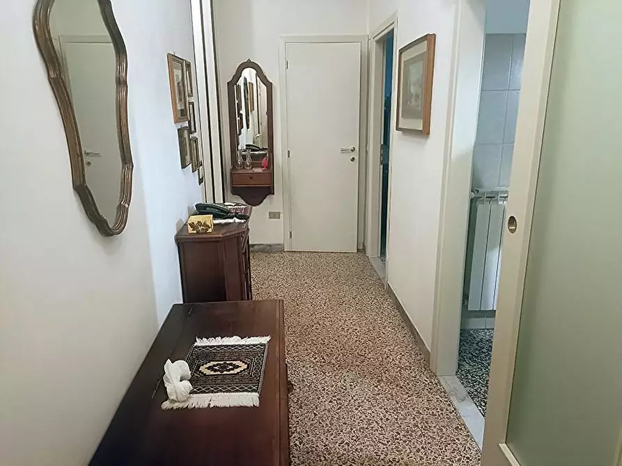 Immagine 2 di Appartamento in vendita  a Carrara