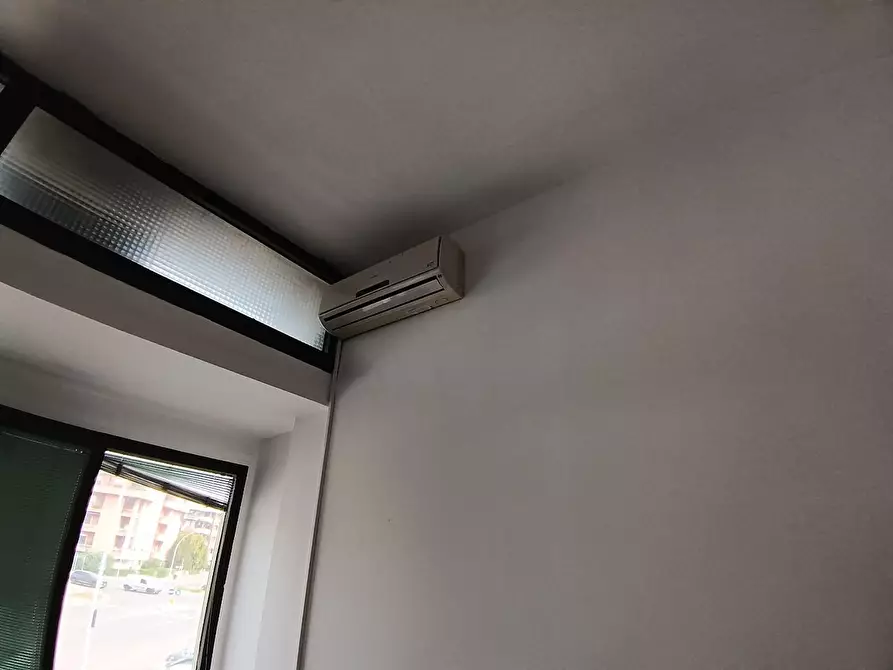 Immagine 13 di Ufficio in affitto  a Empoli