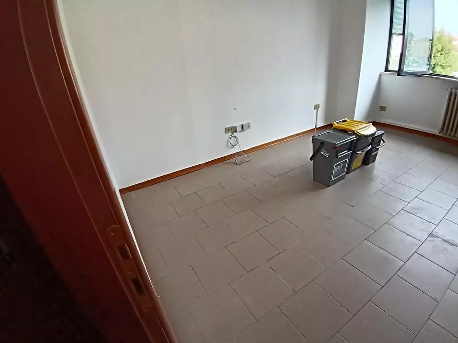 Immagine 5 di Ufficio in affitto  a Empoli