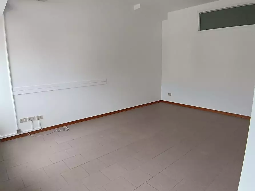 Immagine 7 di Ufficio in affitto  a Empoli