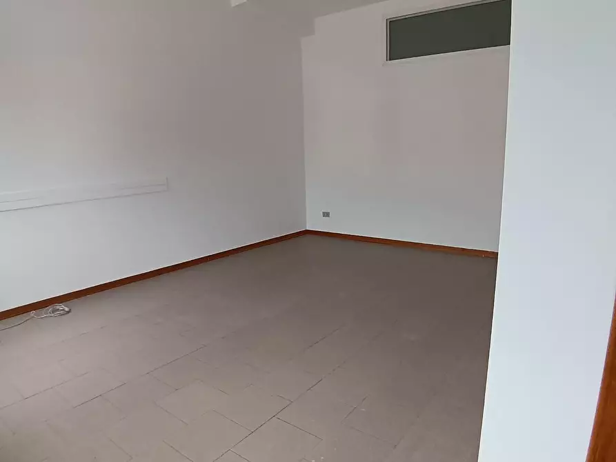 Immagine 10 di Ufficio in affitto  a Empoli