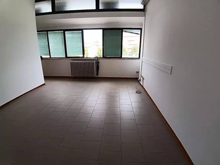 Immagine 12 di Ufficio in affitto  a Empoli