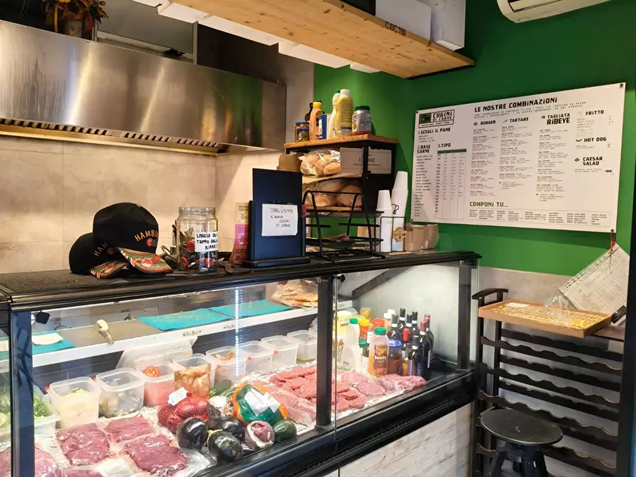 Immagine 10 di Attività commerciale in vendita  a Livorno