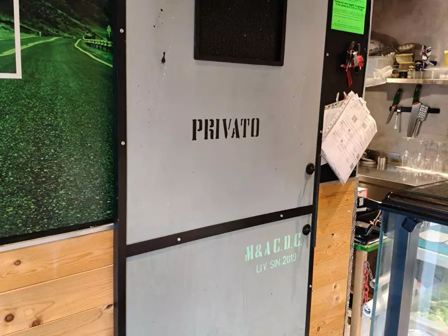 Immagine 8 di Attività commerciale in vendita  a Livorno