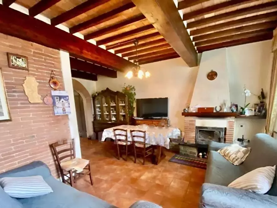 Immagine 2 di Appartamento in vendita  a Lucca