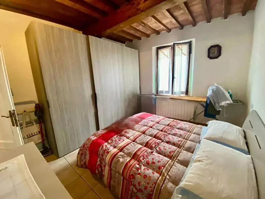 Immagine 16 di Appartamento in vendita  a Lucca