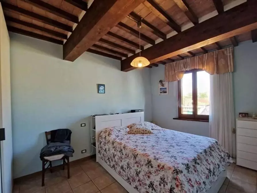 Immagine 11 di Appartamento in vendita  a Lucca