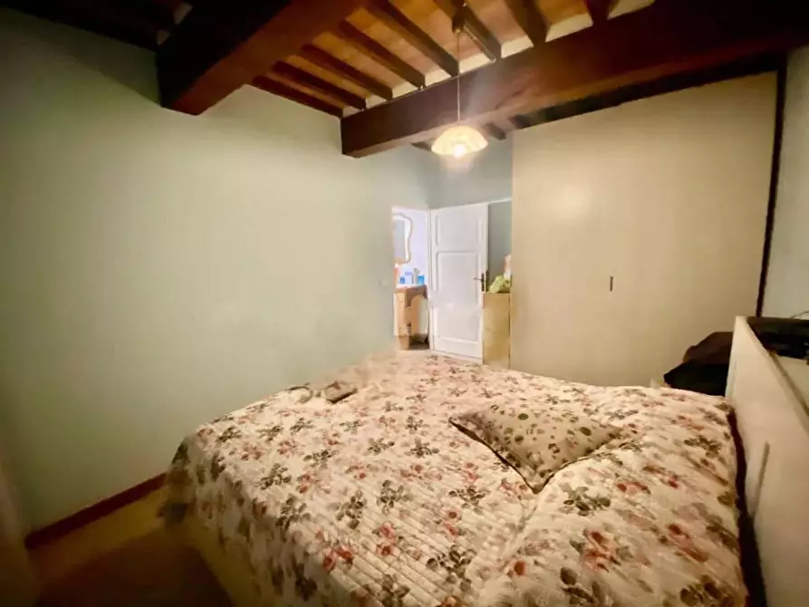 Immagine 14 di Appartamento in vendita  a Lucca