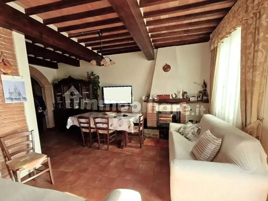 Immagine 4 di Appartamento in vendita  a Lucca