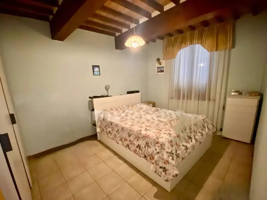 Immagine 15 di Appartamento in vendita  a Lucca