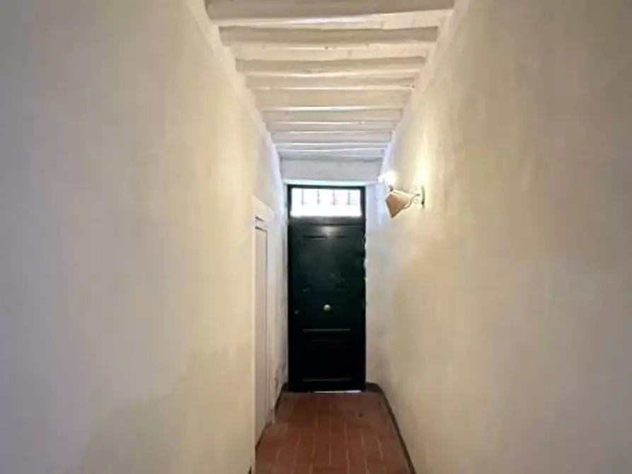 Immagine 18 di Appartamento in vendita  a Lucca