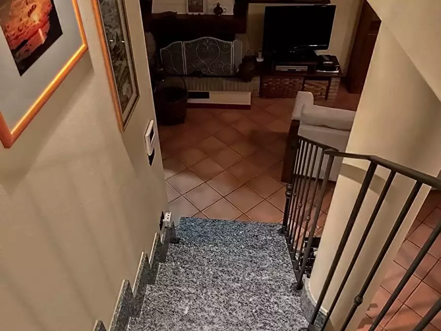 Immagine 17 di Villetta a schiera in vendita  a Calci