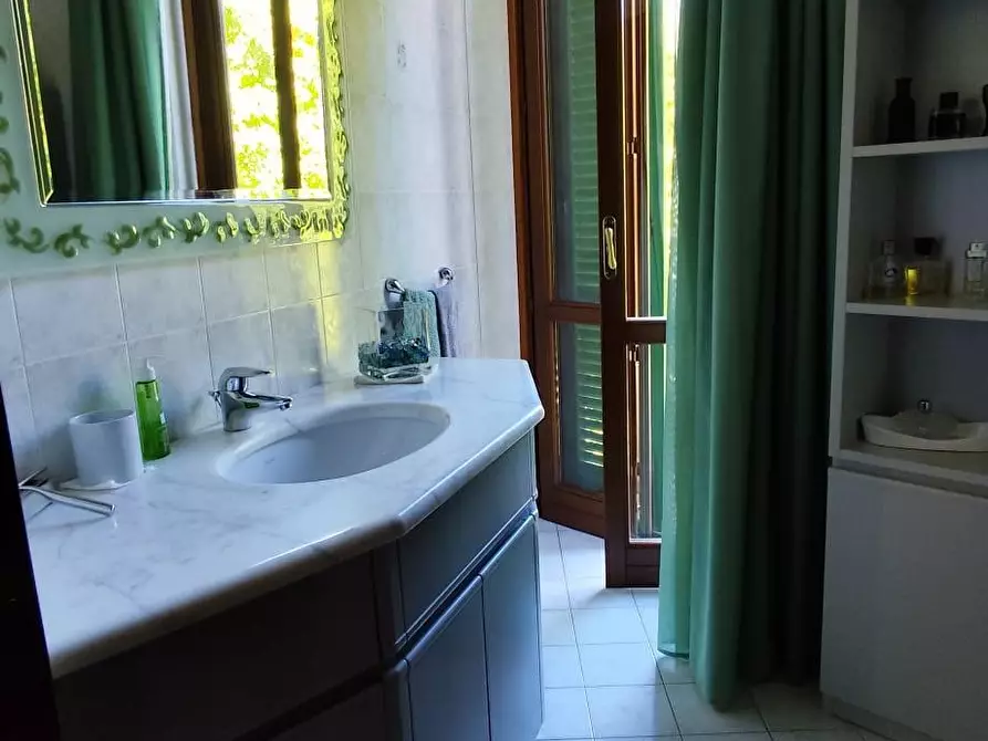 Immagine 36 di Villetta a schiera in vendita  a Calci