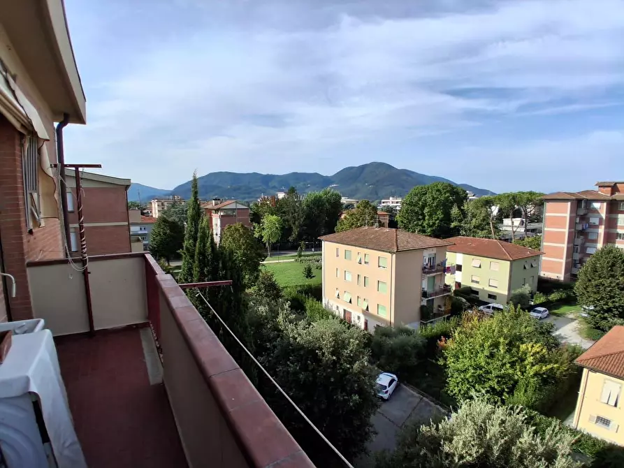 Immagine 20 di Appartamento in vendita  a Lucca