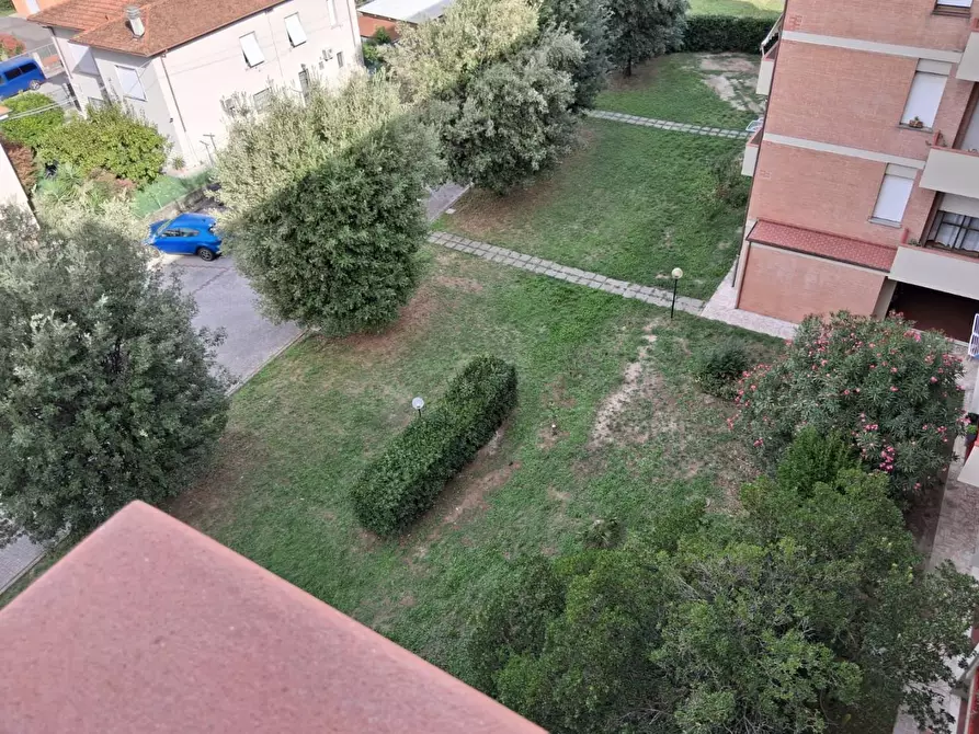 Immagine 11 di Appartamento in vendita  a Lucca