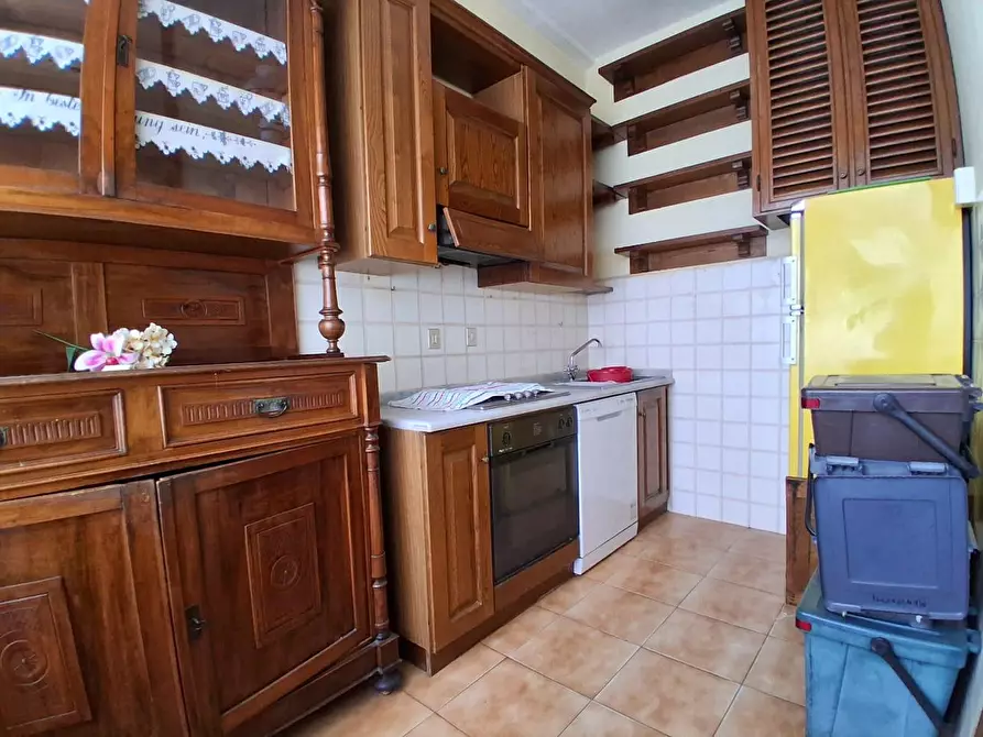 Immagine 8 di Appartamento in vendita  a Lucca