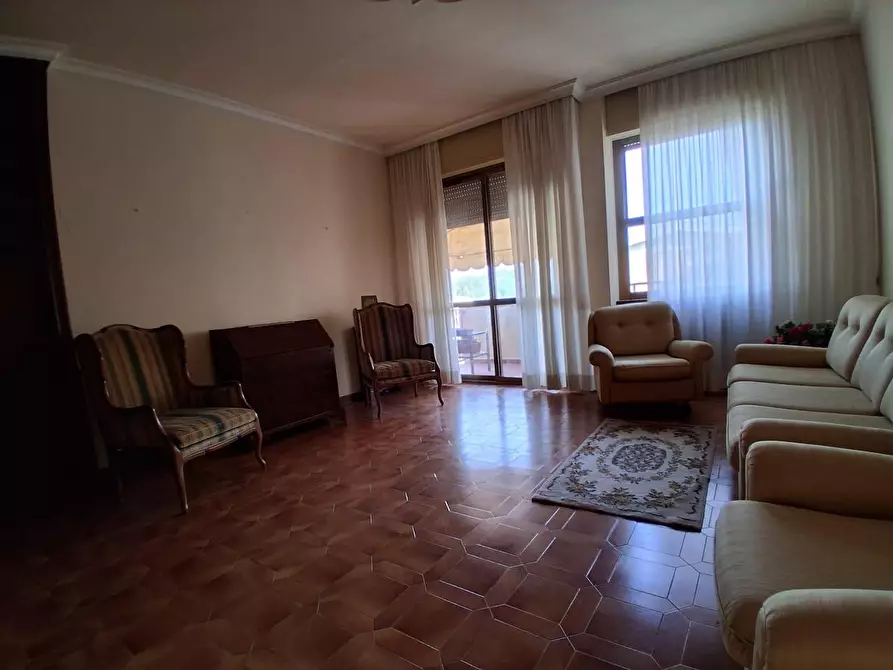 Immagine 4 di Appartamento in vendita  a Lucca