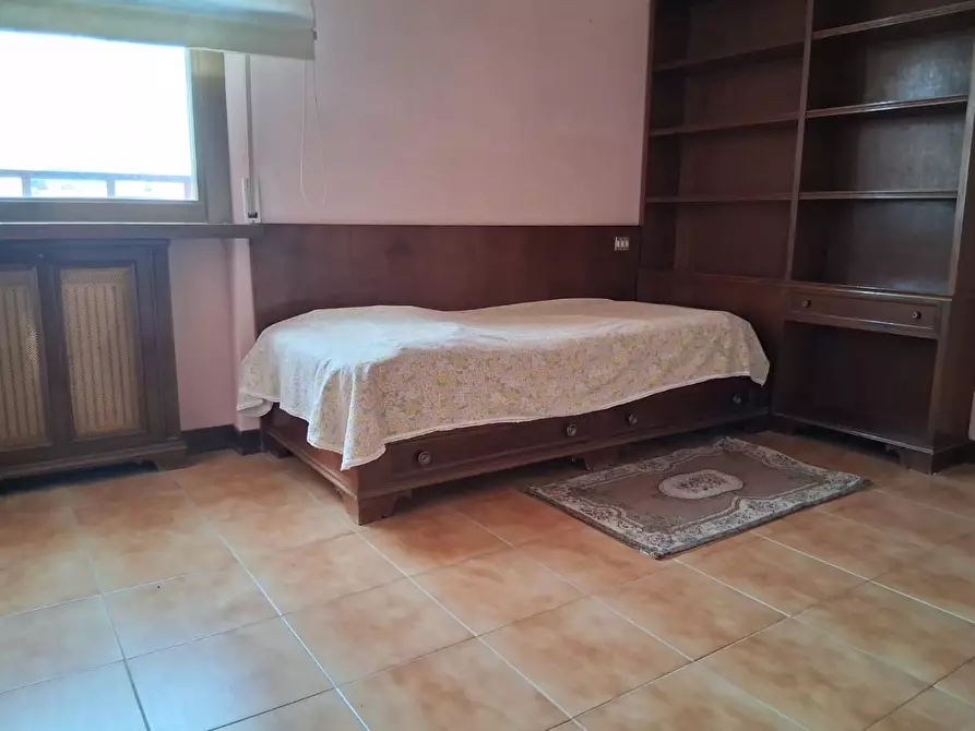 Immagine 17 di Appartamento in vendita  a Lucca