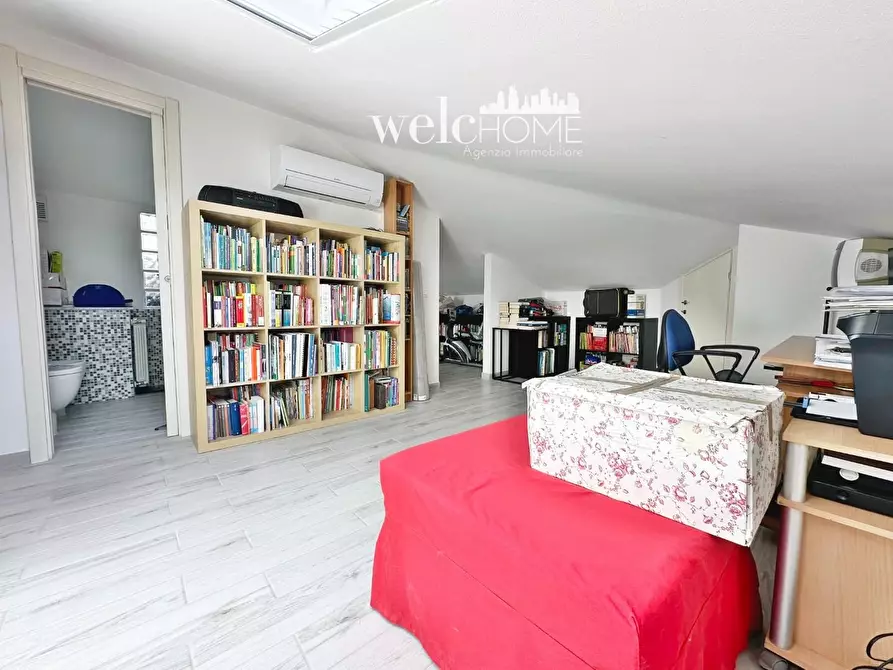 Immagine 12 di Appartamento in vendita  a Campi Bisenzio