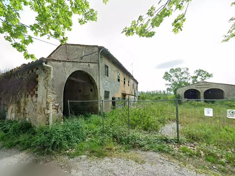 Immagine 2 di Locale commerciale in vendita  a San Giuliano Terme