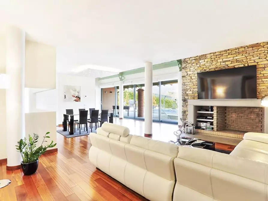 Immagine 2 di Villa in vendita  a Piazza Al Serchio